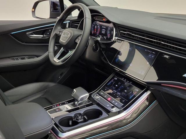 Photo of 2025 Waitomo Blue Metallic Audi Q7