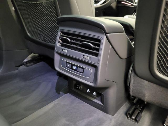 Photo of 2025 Waitomo Blue Metallic Audi Q7