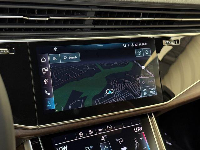Photo of 2025 Glacier White Audi Q7