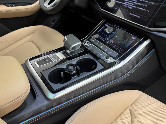 Photo of 2025 Glacier White Metallic Audi Q7