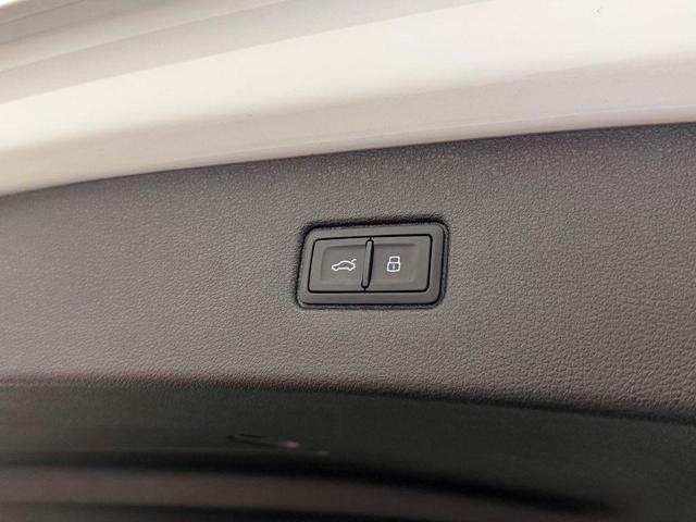 Photo of 2025 Glacier White Metallic Audi Q7