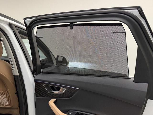 Photo of 2025 Glacier White Metallic Audi Q7