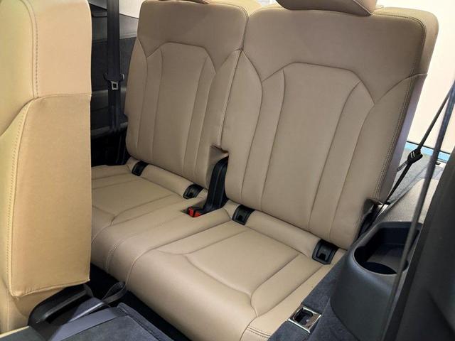 Photo of 2025 Glacier White Metallic Audi Q7