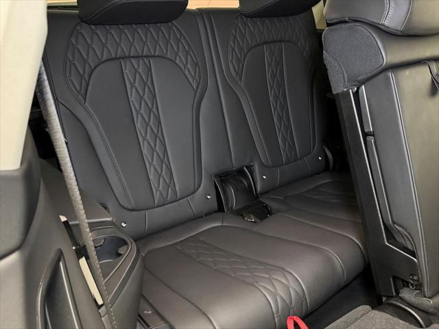 Photo of 2023 Black BMW X7