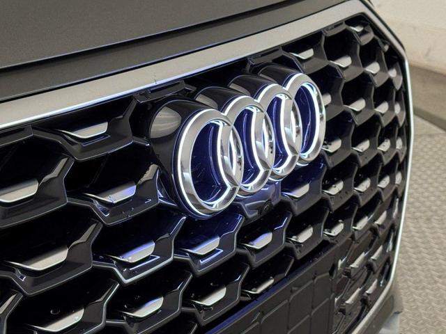Photo of 2025 Gray Metallic Audi Q5
