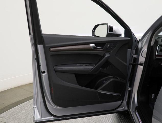 Photo of 2025 Florett Silver Metallic Audi Q5