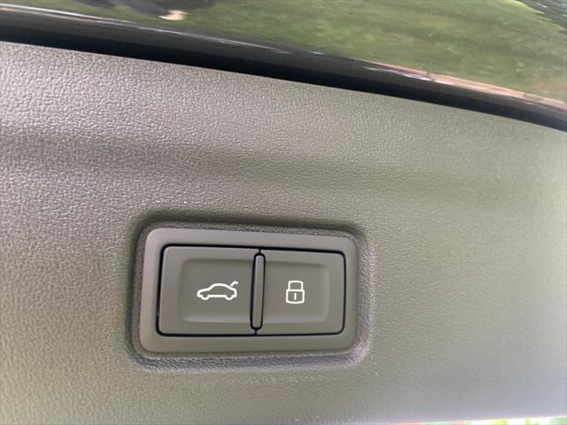 Photo of 2025 Manhattan Gray Metallic Audi Q6 e-tron