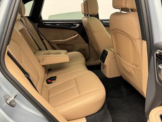 Photo of 2024 Dolomite Silver Metallic Porsche Macan