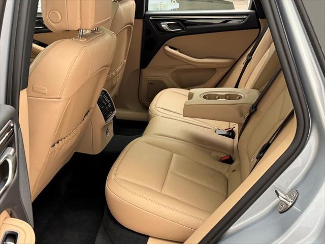 Photo of 2024 Dolomite Silver Metallic Porsche Macan