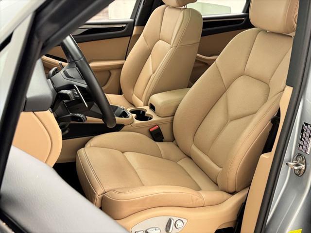Photo of 2024 Dolomite Silver Metallic Porsche Macan