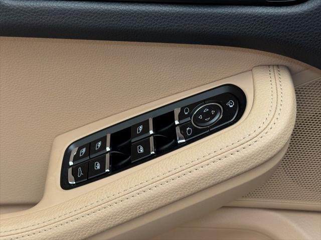 Photo of 2024 Dolomite Silver Metallic Porsche Macan