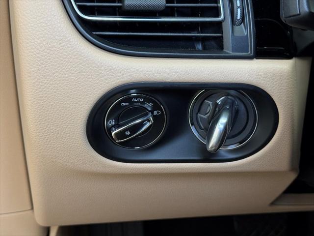 Photo of 2024 Dolomite Silver Metallic Porsche Macan