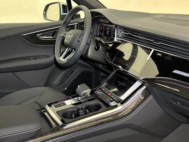 Photo of 2025 Satellite Silver Metallic Audi Q7