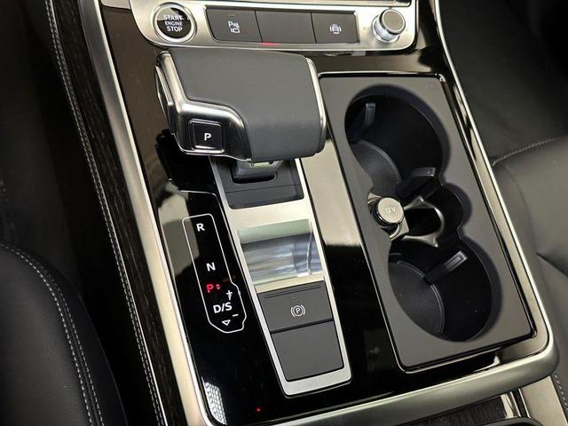Photo of 2025 Satellite Silver Metallic Audi Q7