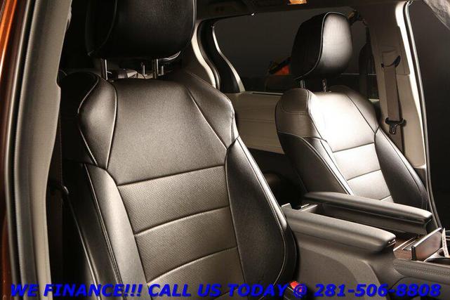 Photo of 2024 Sunset Bronze Mica Toyota Sienna