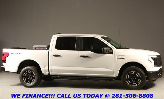 Photo of 2022 Oxford White Ford F-150 Lightning