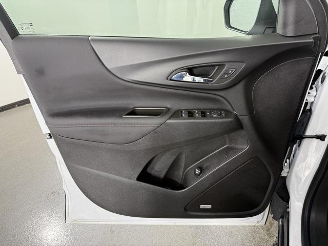 Photo of 2024 Summit White Chevrolet Equinox