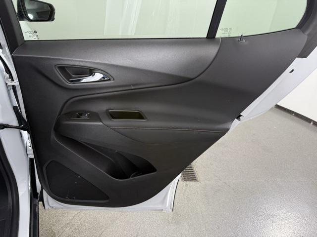 Photo of 2024 Summit White Chevrolet Equinox