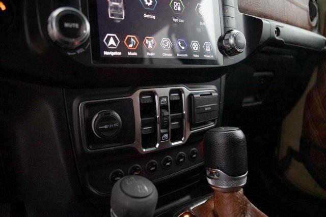 Photo of 2021 Tan Jeep Gladiator