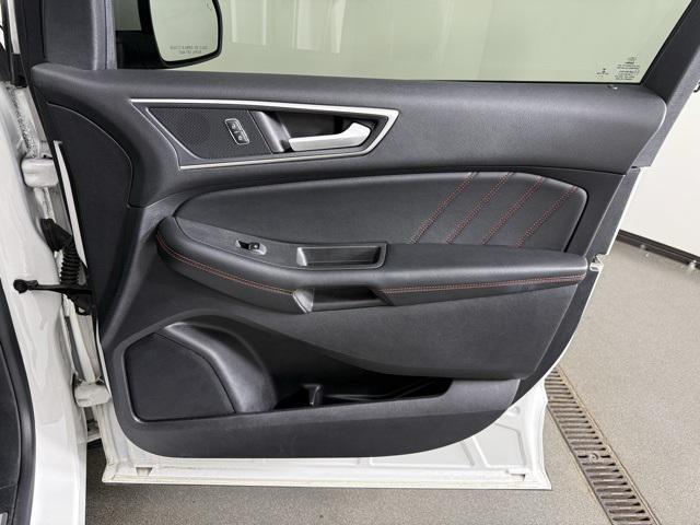 Photo of 2021 Star White Metallic Tri-Coat Ford Edge