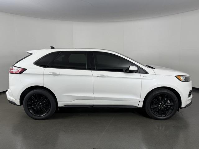 Photo of 2021 Star White Metallic Tri-Coat Ford Edge