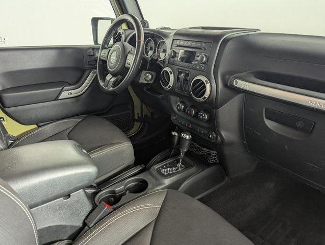 Photo of 2013 Commando Green Jeep Wrangler