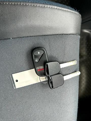 Photo of 2004 Fiji Blue Pearl Honda Element
