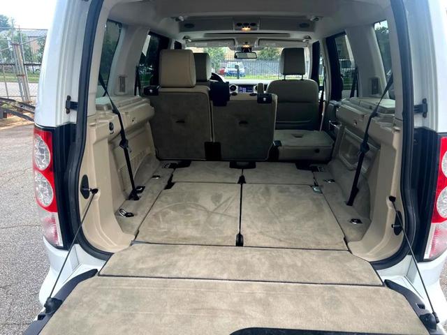 Photo of 2013 Fuji White Land Rover LR4