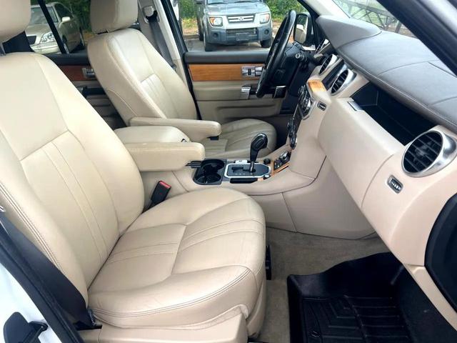Photo of 2013 Fuji White Land Rover LR4