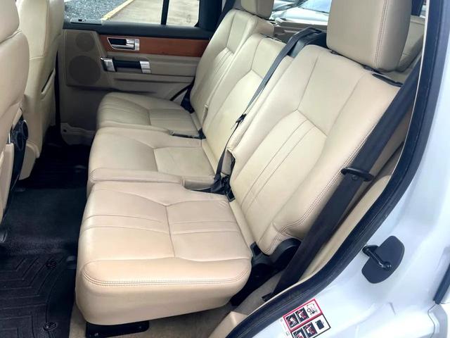 Photo of 2013 Fuji White Land Rover LR4