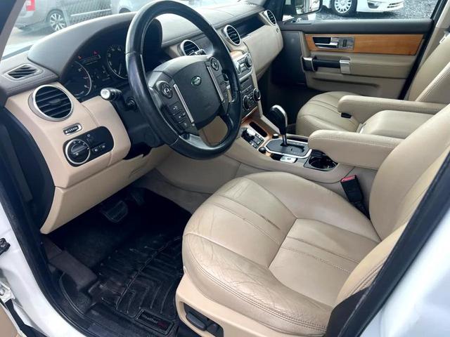 Photo of 2013 Fuji White Land Rover LR4