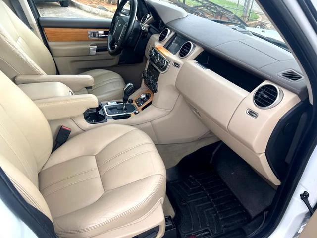 Photo of 2013 Fuji White Land Rover LR4