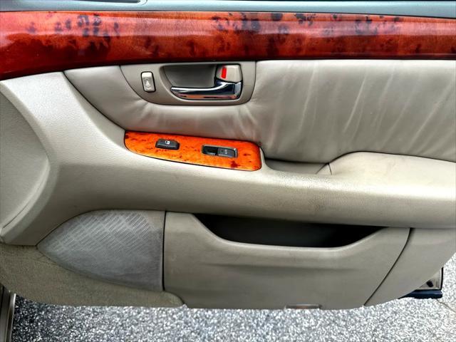 Photo of 2002 Tan Lexus LS 430