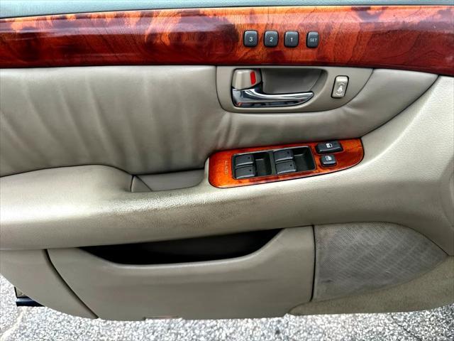 Photo of 2002 Tan Lexus LS 430