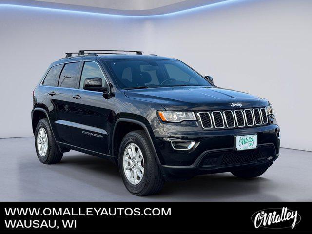Photo of 2018 Diamond Black Crystal Pearlcoat Jeep Grand Cherokee