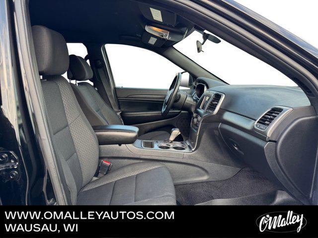 Photo of 2018 Diamond Black Crystal Pearlcoat Jeep Grand Cherokee
