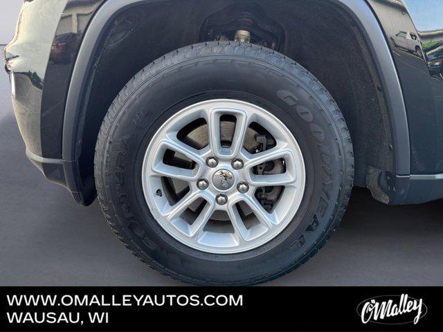 Photo of 2018 Diamond Black Crystal Pearlcoat Jeep Grand Cherokee
