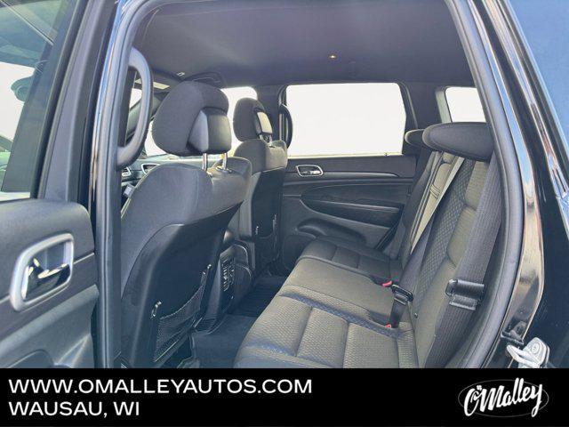Photo of 2018 Diamond Black Crystal Pearlcoat Jeep Grand Cherokee