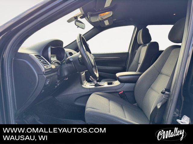 Photo of 2018 Diamond Black Crystal Pearlcoat Jeep Grand Cherokee