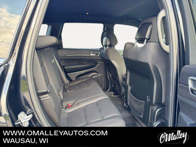 Photo of 2018 Diamond Black Crystal Pearlcoat Jeep Grand Cherokee