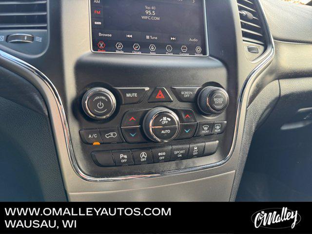Photo of 2018 Diamond Black Crystal Pearlcoat Jeep Grand Cherokee