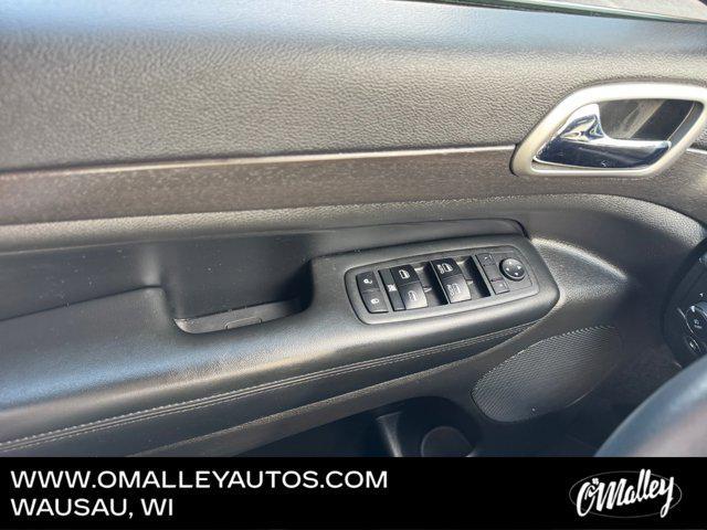 Photo of 2018 Diamond Black Crystal Pearlcoat Jeep Grand Cherokee