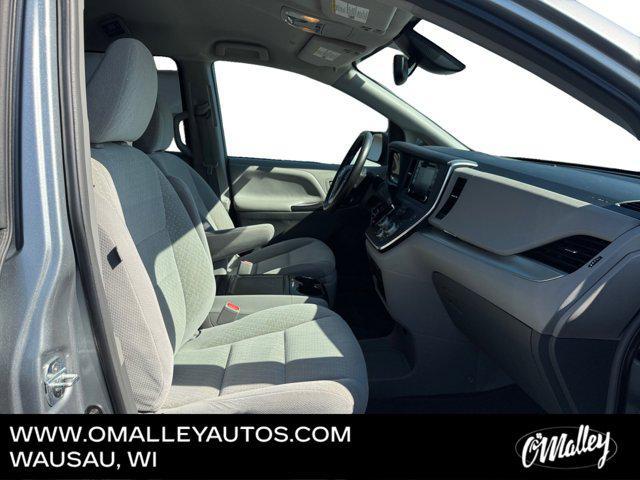 Photo of 2019 Celestial Silver Metallic Toyota Sienna