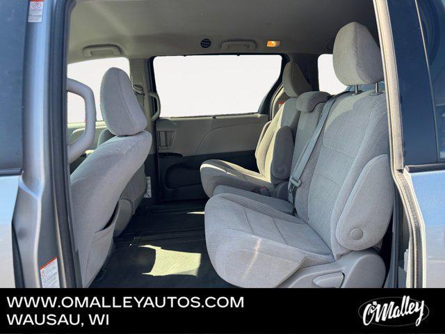 Photo of 2019 Celestial Silver Metallic Toyota Sienna