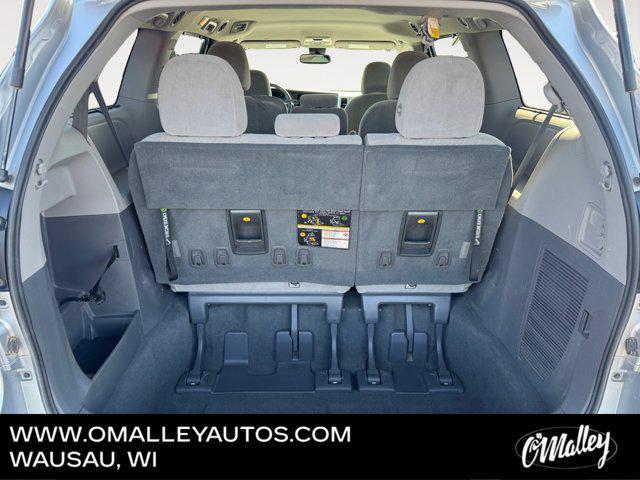 Photo of 2019 Celestial Silver Metallic Toyota Sienna