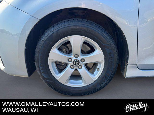 Photo of 2019 Celestial Silver Metallic Toyota Sienna