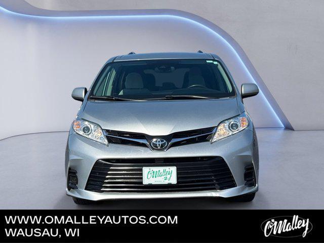 Photo of 2019 Celestial Silver Metallic Toyota Sienna