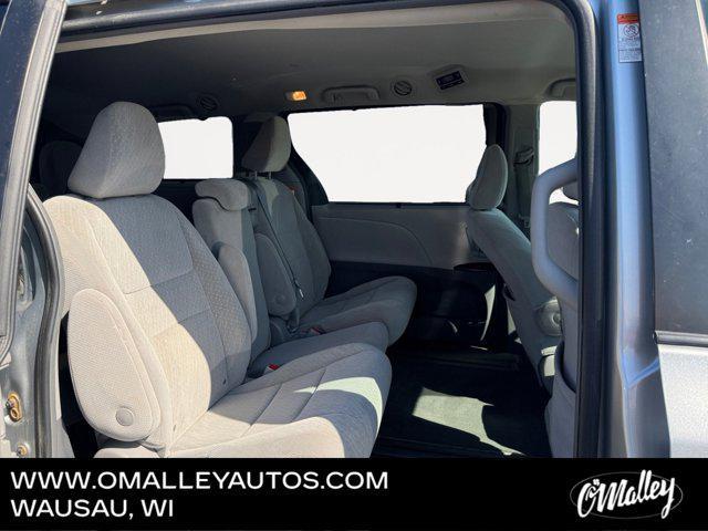 Photo of 2019 Celestial Silver Metallic Toyota Sienna