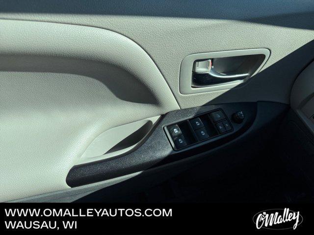 Photo of 2019 Celestial Silver Metallic Toyota Sienna
