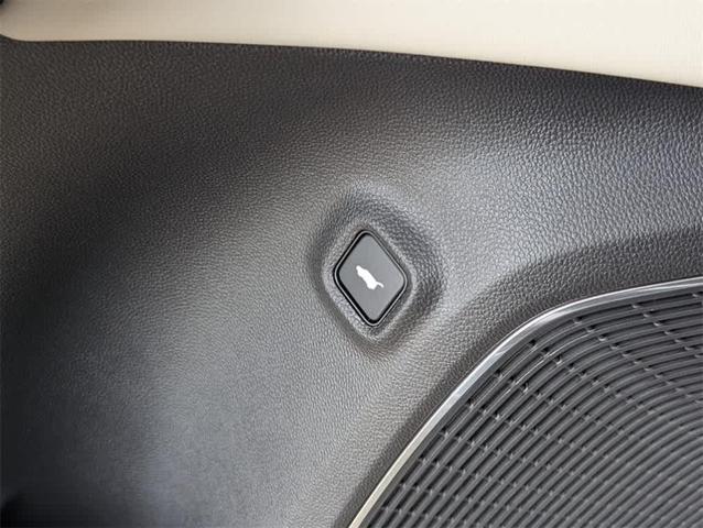 Photo of 2025 Gray Acura MDX